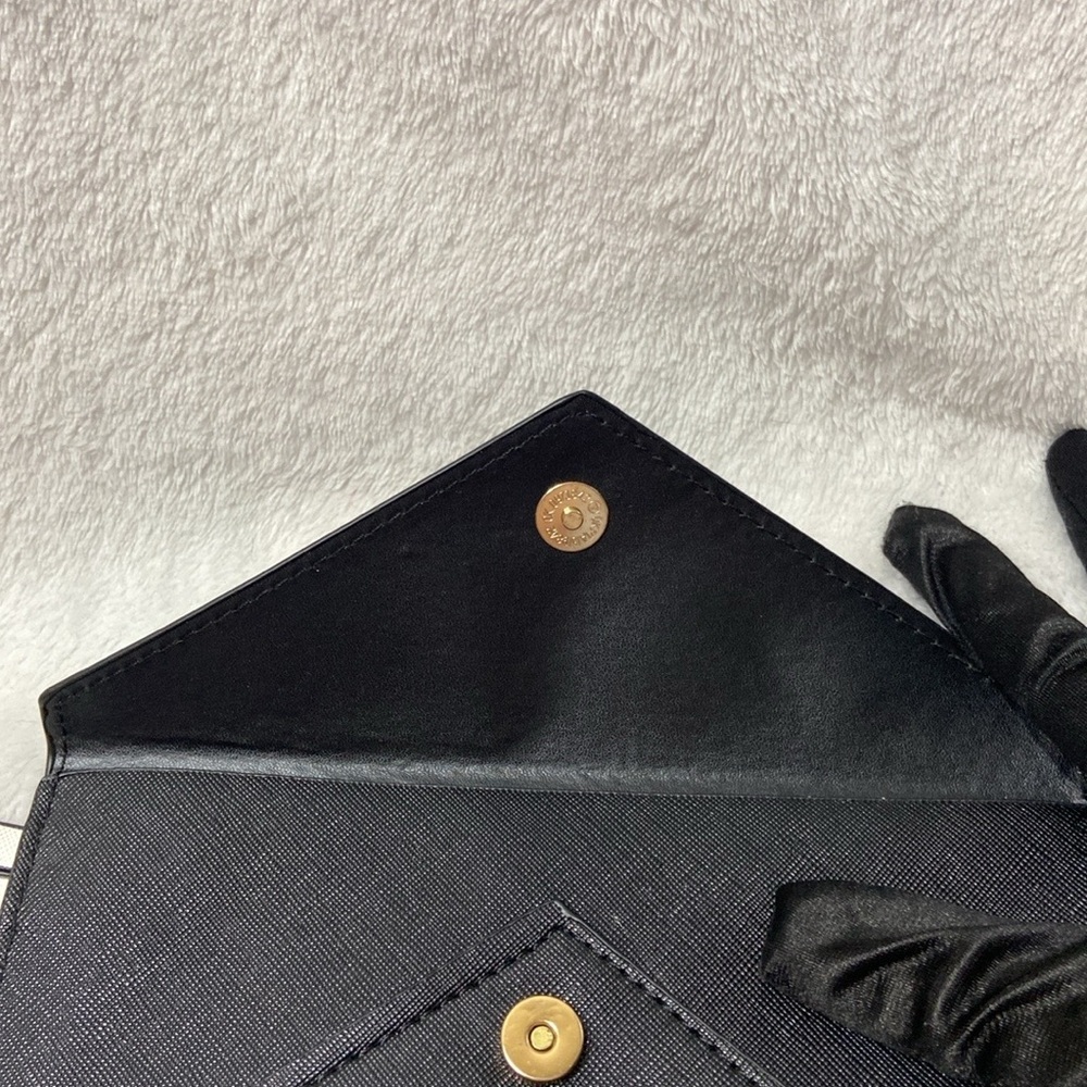 Black clutch and wristlet with card holder - Picture 9 of 15
